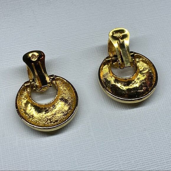 Earrings – Vintage 1970s Gold Tone Door Knocker Clip-Ons - Picture 3 of 7
